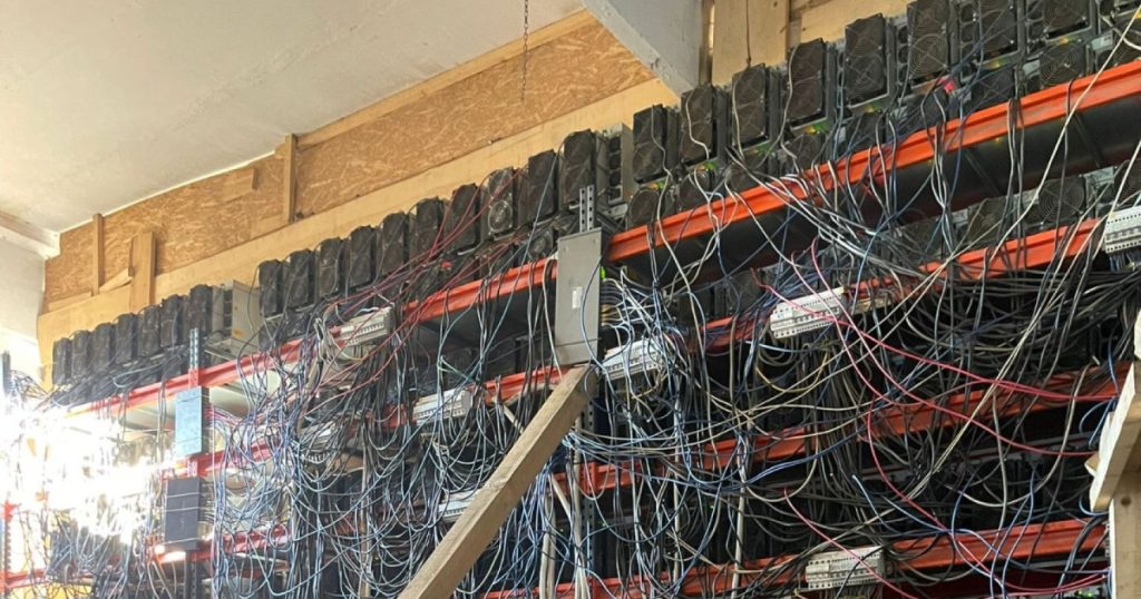 Cum a fost prinsă ferma uriașă de cripto din clădirea uitată