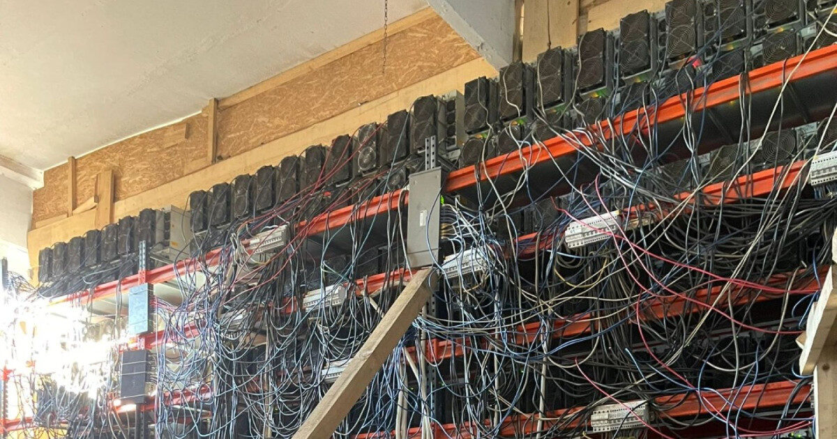 Cum a fost prinsă ferma uriașă de cripto din clădirea uitată