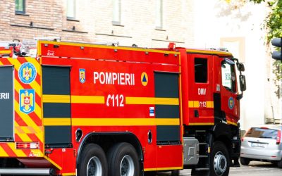 Incendiu la o piață en-gros din Pitești: mai multe standuri au fost cuprinse de flăcări