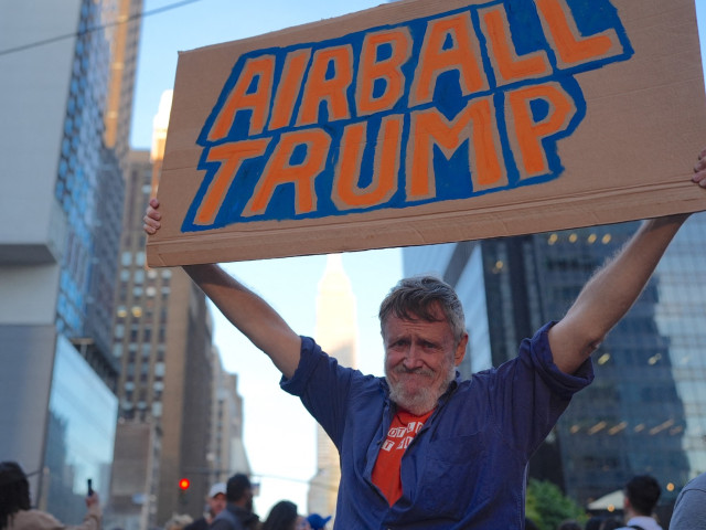 Trump, huiduit de 20.000: Ce a decis fostul președinte