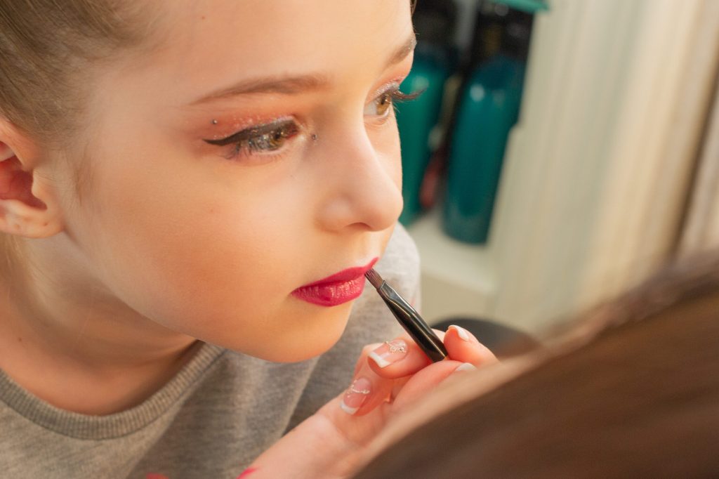Pici pe TikTok, experții trag semnalul de alarmă: „cosmeticorexia”