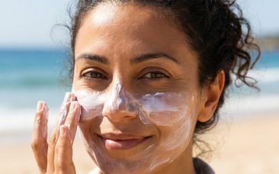 Dermatologi: Ce cremă solară te protejează cel mai bine