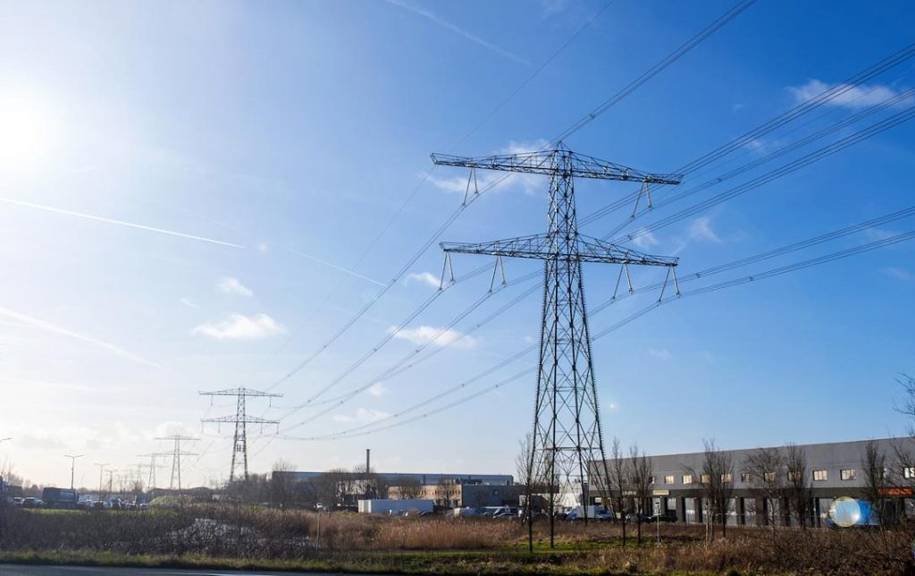 Energia României scade, regenerabilele avansează
