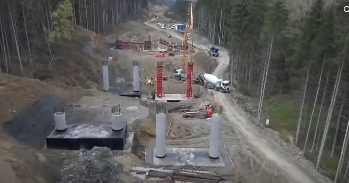 Cârtița uriașă a Carpaților, utilaj-record pe Sibiu-Pitești