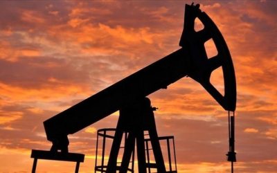 Petrolul se domolește, dar lunile fierbinți au adus căderi masive