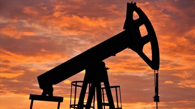 Petrolul se domolește, dar lunile fierbinți au adus căderi masive