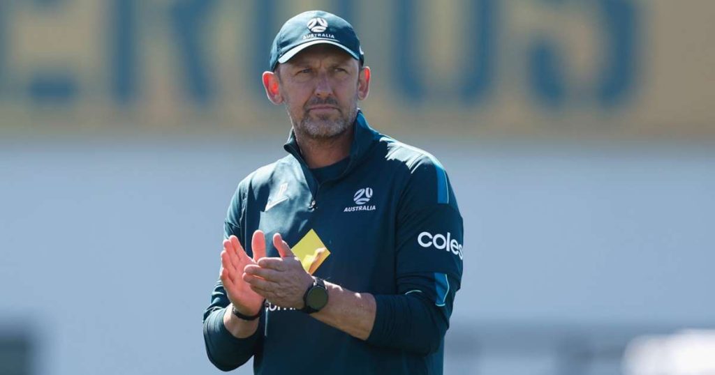 Popovic, starul Australiei, semnează pe nou contract