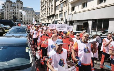 Ambulanțierii, pe stradă! Revoltați de noua lege a salarizării (FOTO-VIDEO)