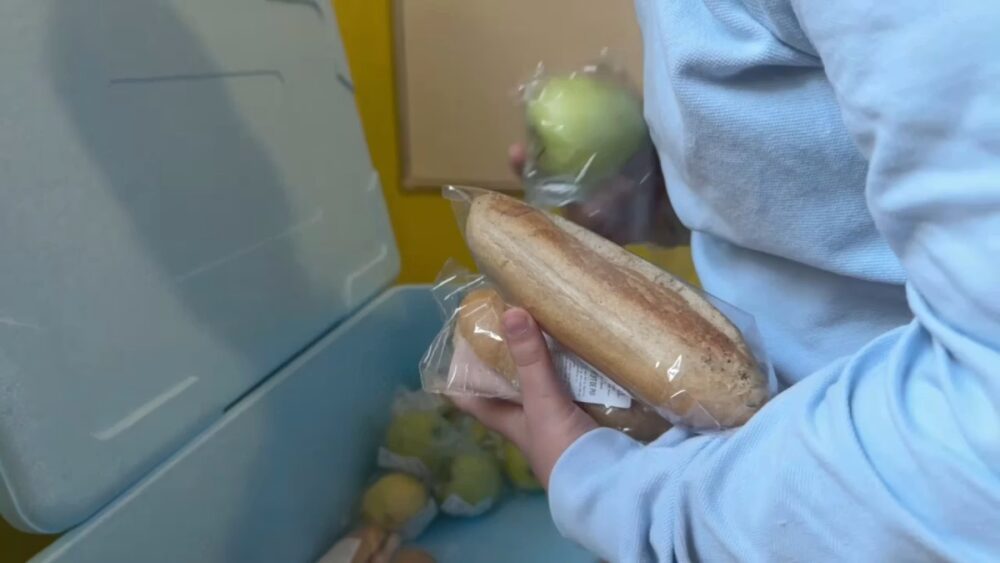 Elevii Școlii 32 primesc un pachet, nu prânz cald