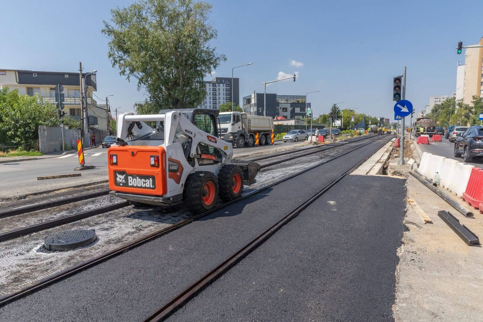 Asfalt la Prelungirea Ghencea: Străbaterea liniei de tramvai începe