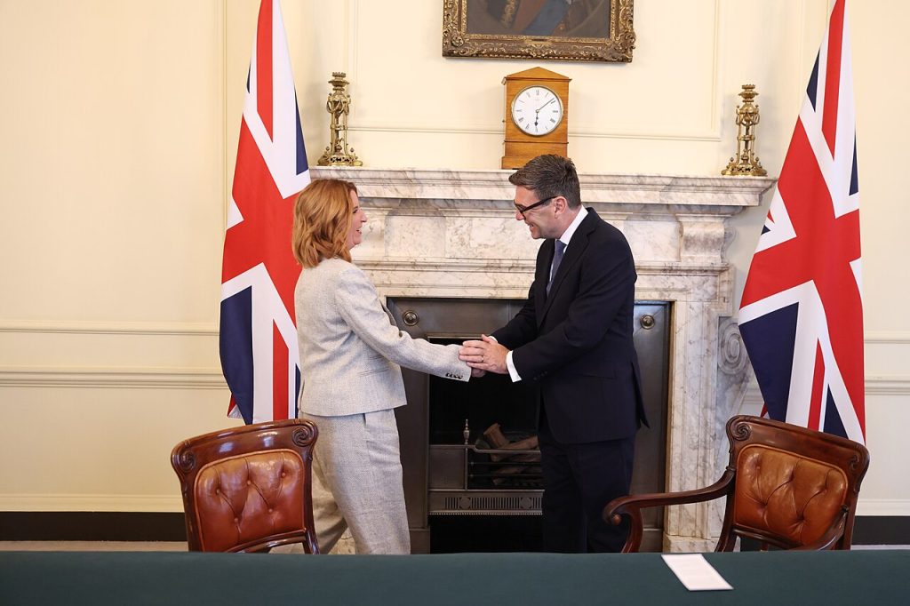 Burnham, premier britanic, numește controversat; îi lipsește legitimitatea