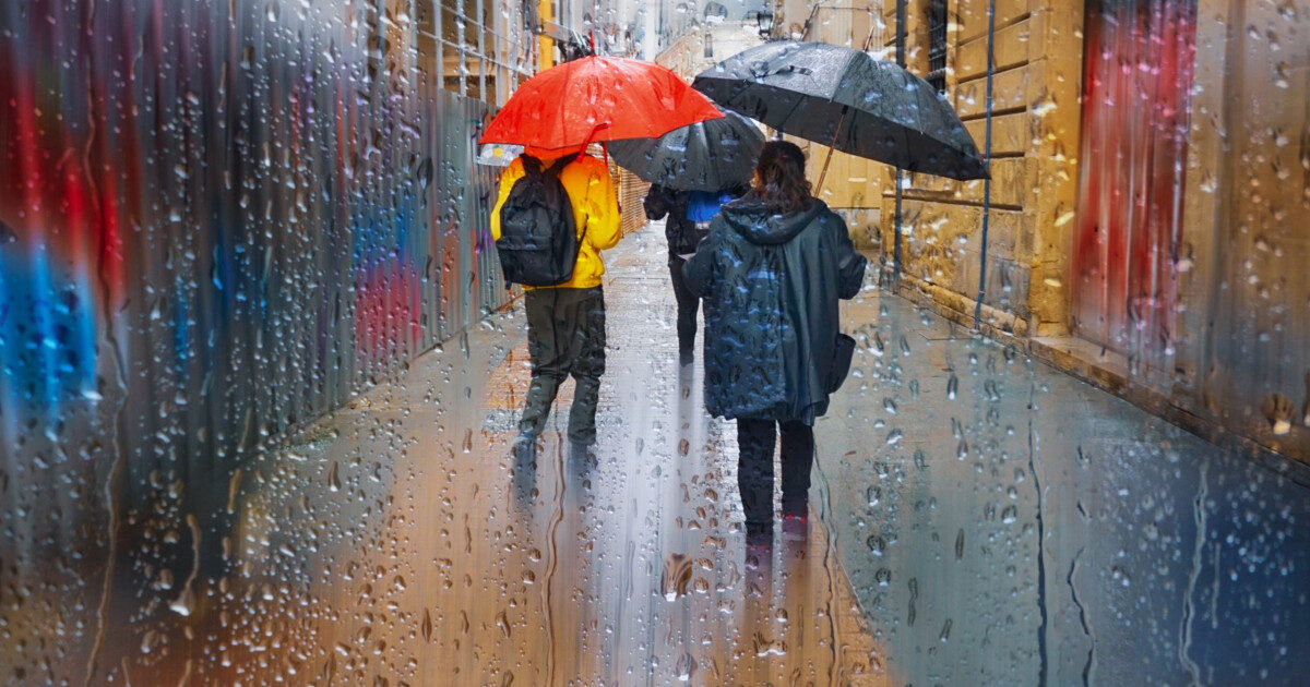 Noi alerte de vreme rea: ANM a emis cod portocaliu și galben de furtuni. Sunt vizate 17 județe și Bucureştiul HARTĂ