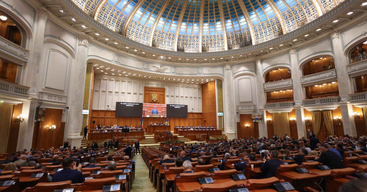 Sondaj: Alegeri azi, cine intră în Parlament? PSD, PNL, AUR, USR la vot