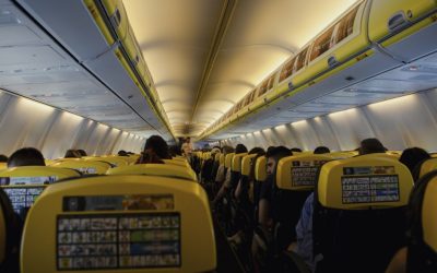 AVION DIN Grecia: PASAGER, APROAPE ASPIRAT SPRE EXTERIOR