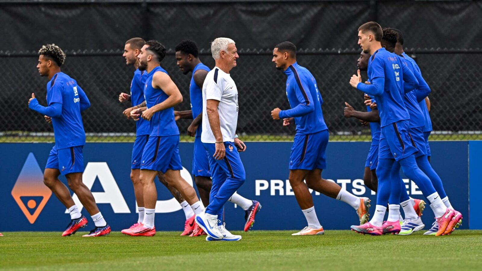 la drôle de soirée des Bleus à la veille du match face au Maroc