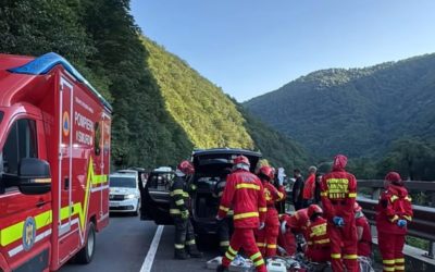 Stâncă ucigașă pe Valea Oltului: Un mort, mașină distrusă