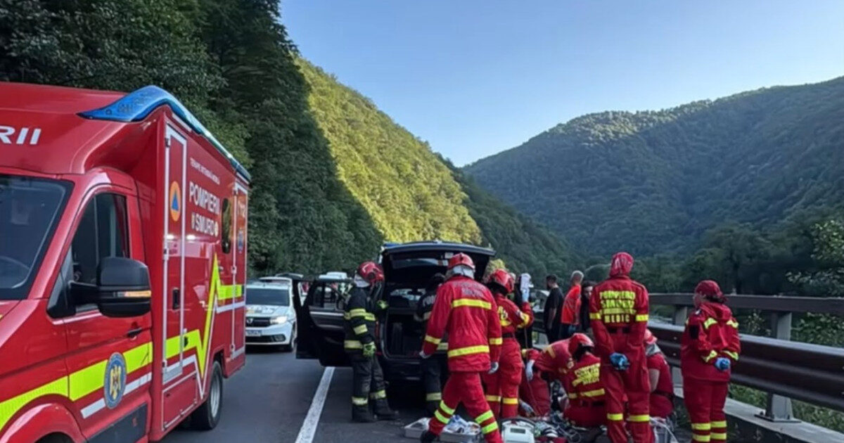 Stâncă ucigașă pe Valea Oltului: Un mort, mașină distrusă