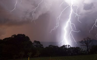 Furtună și cod galben în 12 județe și București. Vremea se schimbă