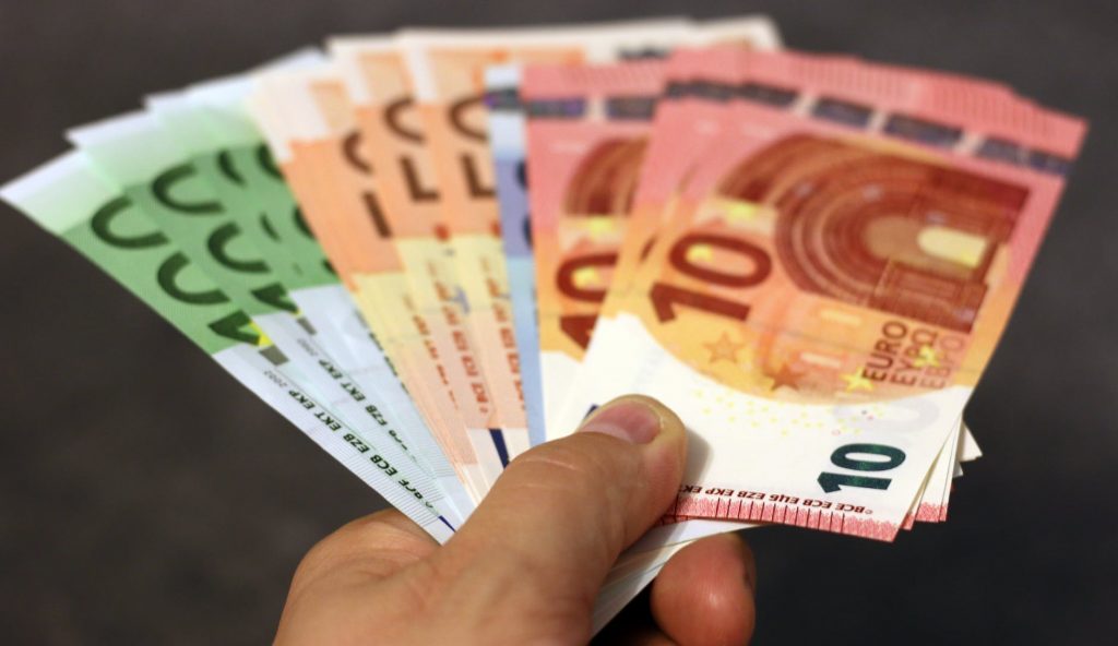 Profesoară din Germania, concediu medical, dar salariul tot crește