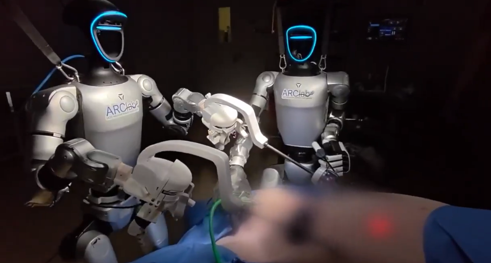 Roboți-chirurg, în premieră pe un om viu