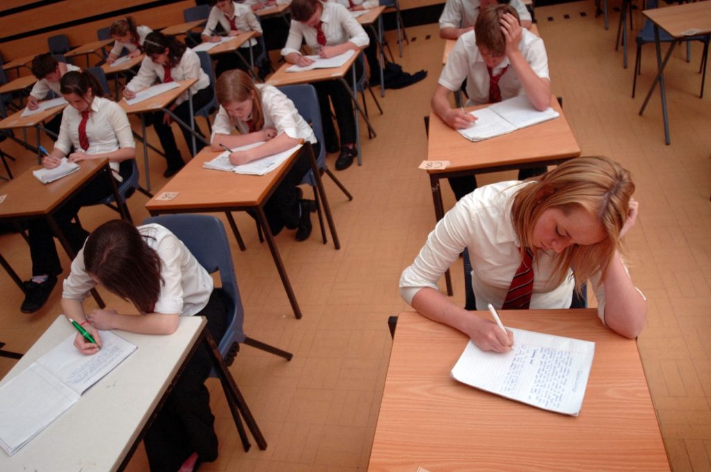 Bac 2026: Cum vindea rețeaua rezolvări la examen