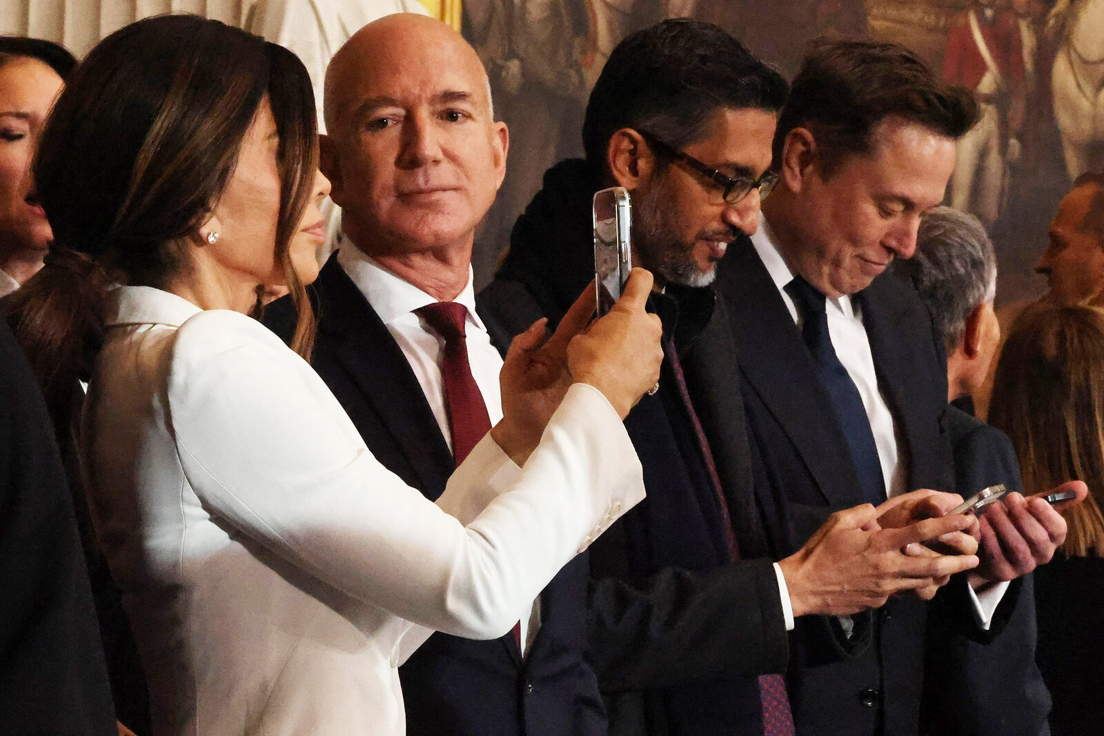 Bezos și Musk: Proiecte spațiale periculoase pentru Zământ