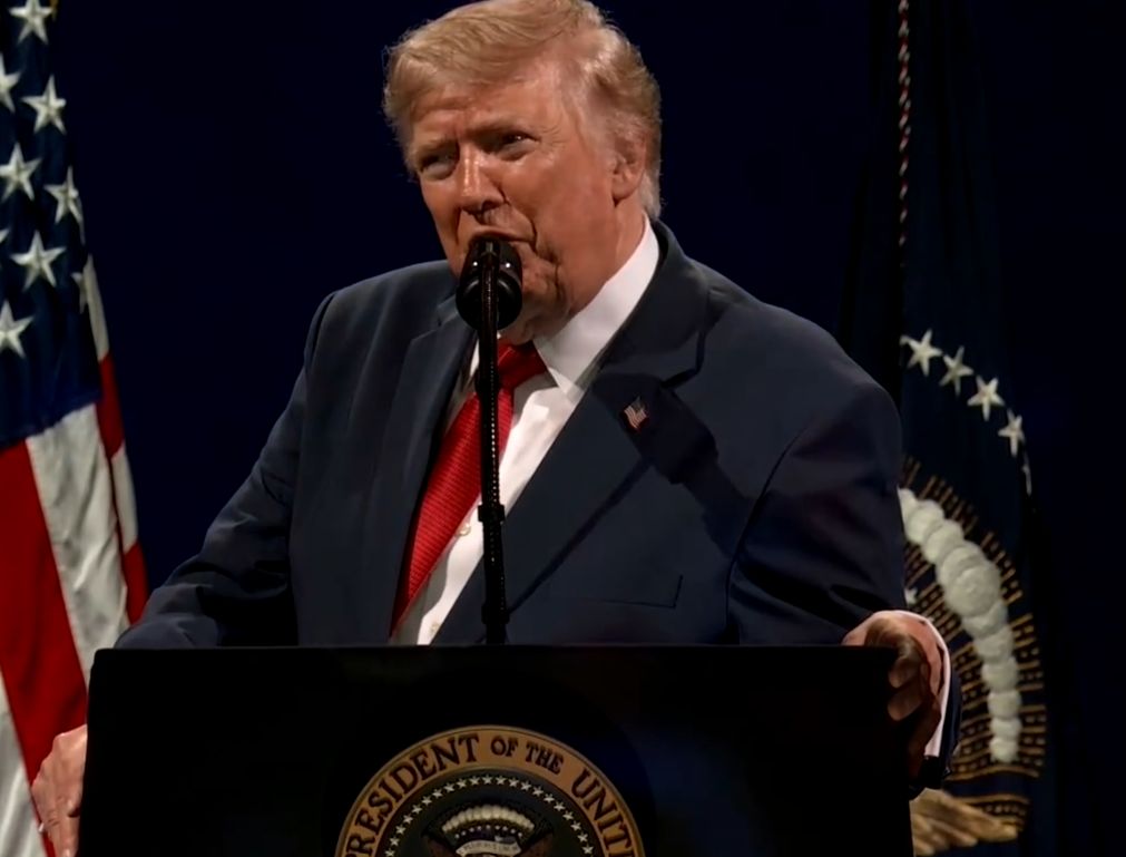 Trump, contra comunismului. Discurs amânat de furtună