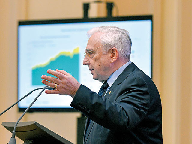 Isărescu: Dobânzi mai mici din 2027, economie fără recesiune drastică