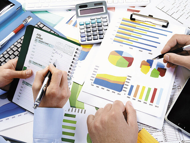 Economia României: Semne de revenire, scădere diminuată în T2
