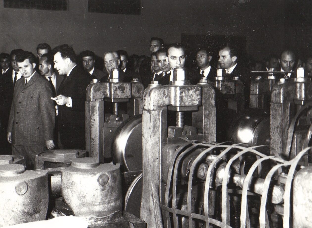 Industria comunistă, cu 3 luni înainte de Revoluție