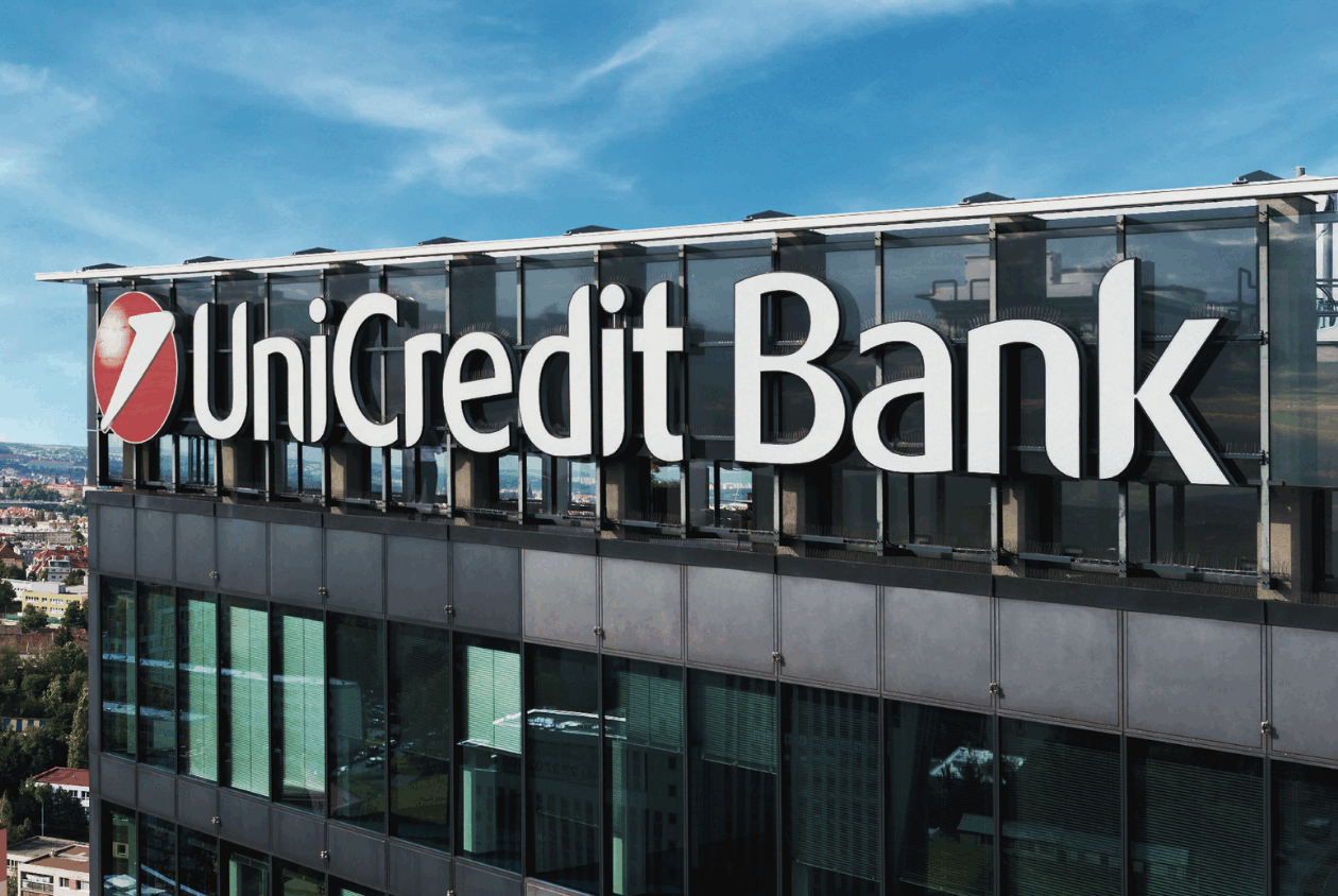 UniCredit finanțează intrarea Provectus în Seatbelt Consulting