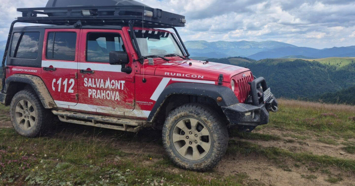 Salvare spectaculoasă: Trei tineri, luați cu elicopterul din Bucegi