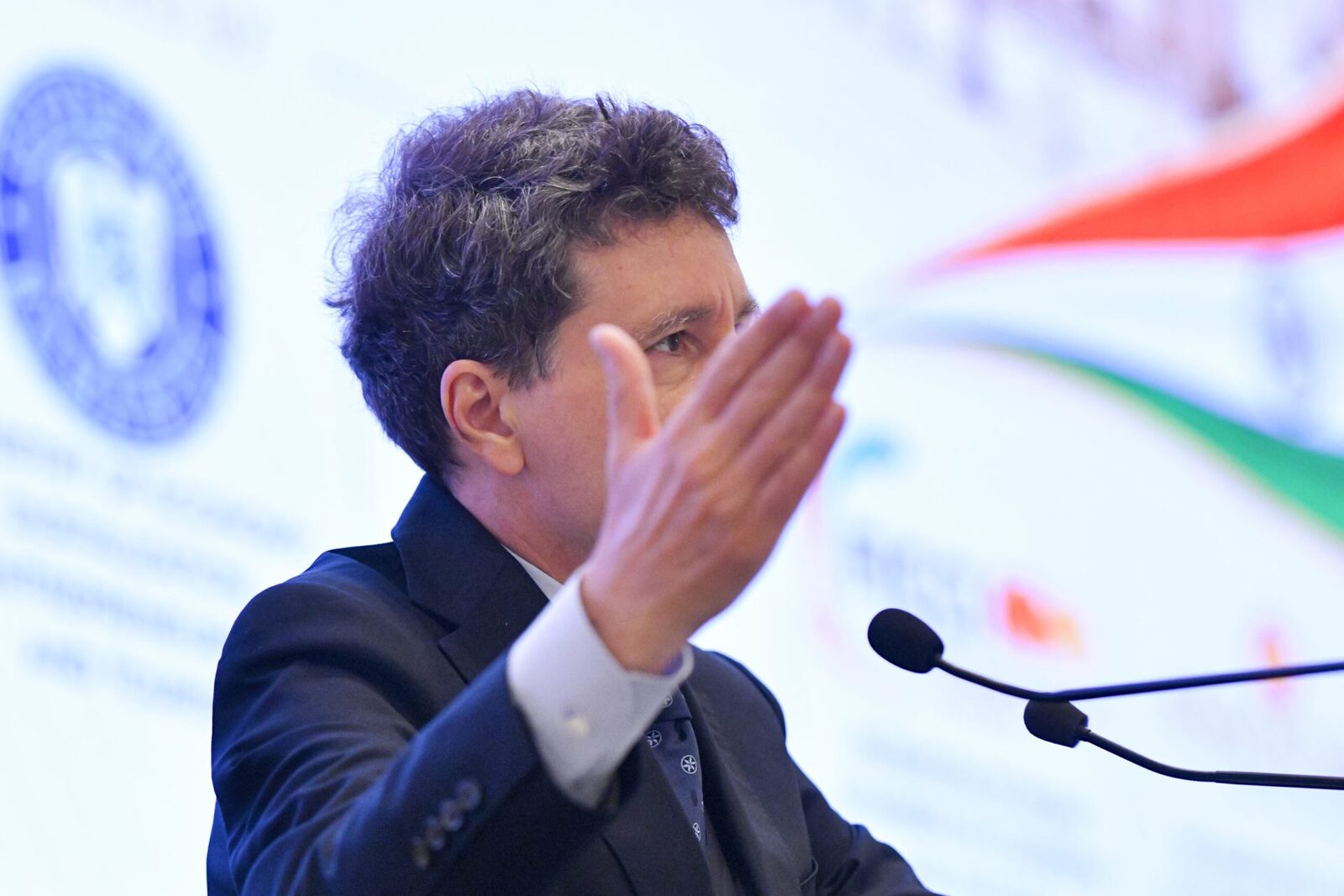 Stop joc politic, electoratului îi pasă de fapte