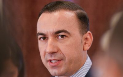 Bogdan Ivan îi cere socoteală lui Bolojan: 2,5 mil. € în 12 ore