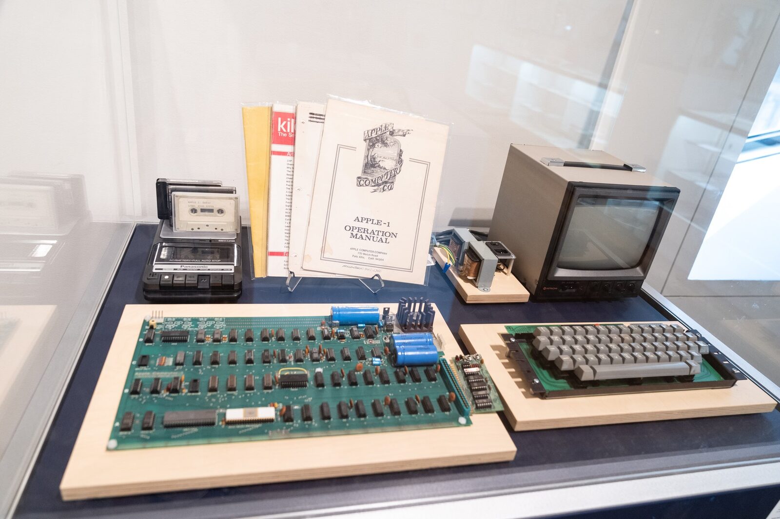 Retro-calculatoare, acum AUR digital: Mii de dolari pentru piese vechi