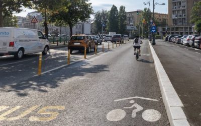 Biciclete vs. autobuze: Haos pe banda de transport public din Piața Națiunile Unite