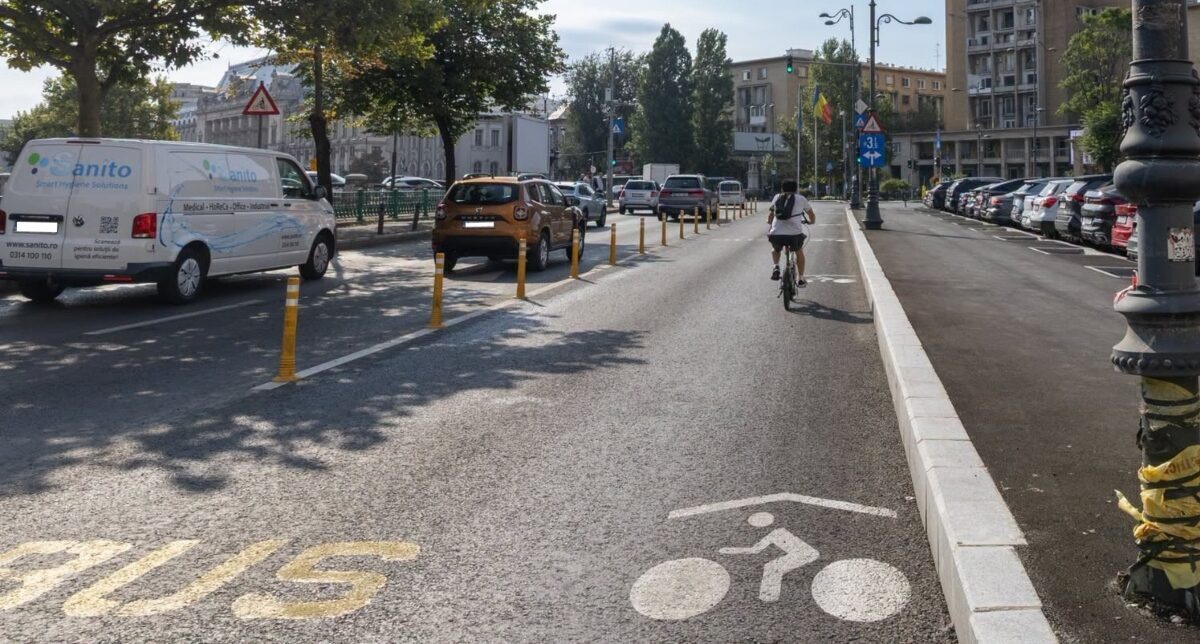 Biciclete vs. autobuze: Haos pe banda de transport public din Piața Națiunile Unite