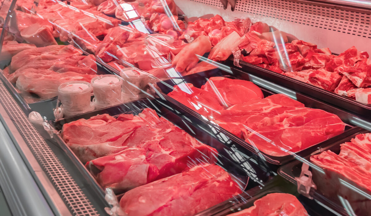 Carnea de evitat din supermarket: Ai grijă ce pui în coș