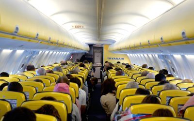 Ryanair: Anchetatorii au elucidat cauza ieșirii pasagerului prin geam