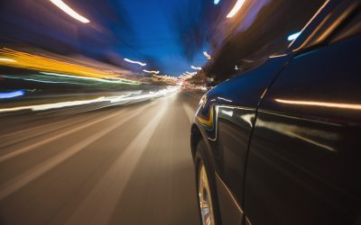 Mașinile electrice fug de viteză. Ce-i obligă pe producători