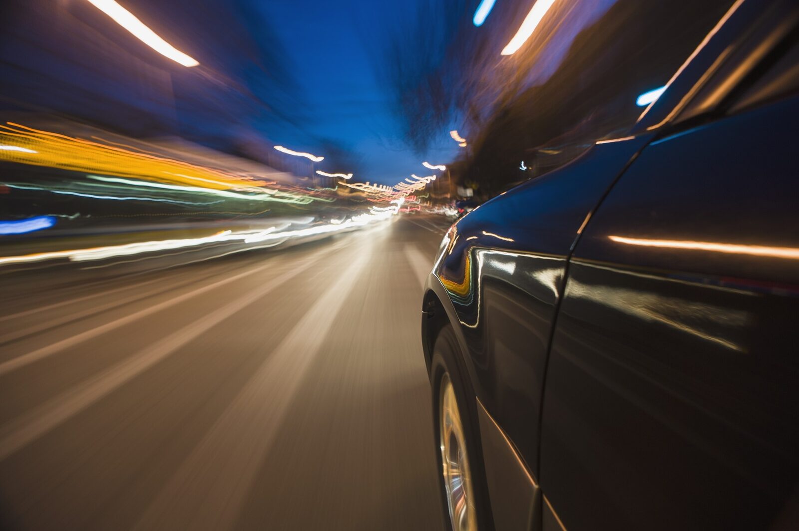 Mașinile electrice fug de viteză. Ce-i obligă pe producători