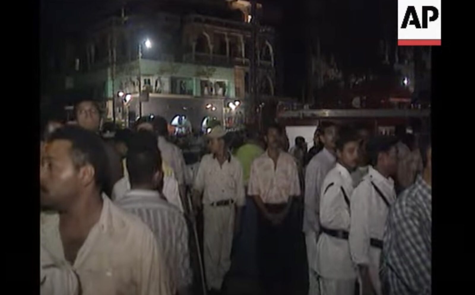 Tragedie la Cairo: Doi morți într-un incendiu la mall, cauzat de prăbușirea liftului