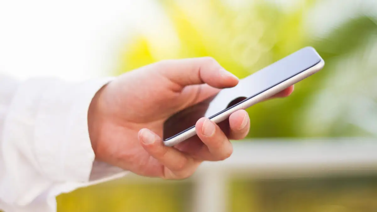 Telefonul tău, obligat la muncă? Ce spune legea