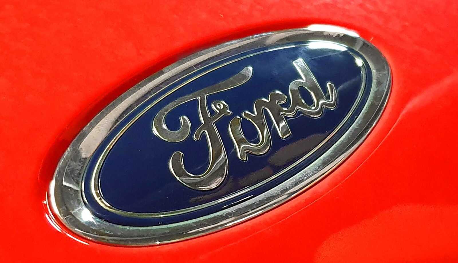 Dacia, în fața unei noi amenințări electrice. Ford ripostează