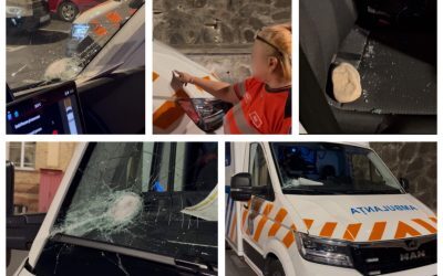 Ambulanță atacată pe motive false: „Furau copiii”