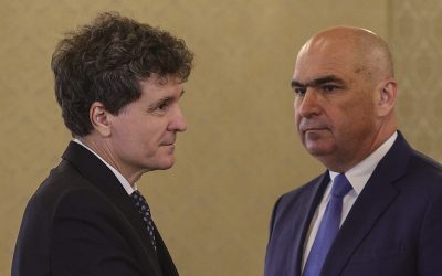 România, riscă „junk”: Moody’s lasă spectrul negru. Nicușor Dan, Nazare, avertizează