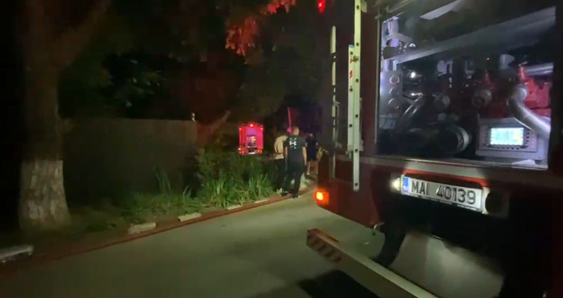 Incendiu major pe strada Marginei din București. Autoritățile au emis un mesaj RO-ALERT