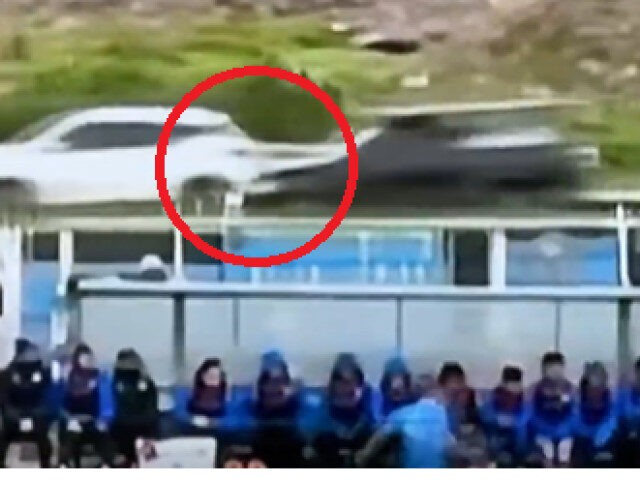 Accident rar! Meci de fotbal declanșează haos pe șosea