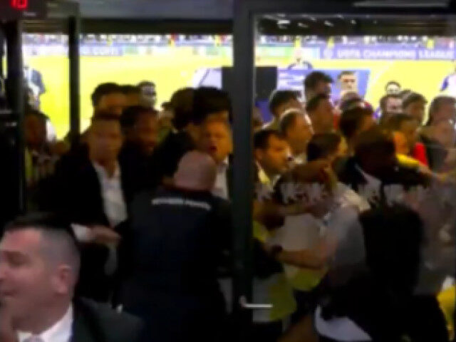 Șoc în Champions League: Agresiune la vestiare, staff-ul a sărit la bătaie