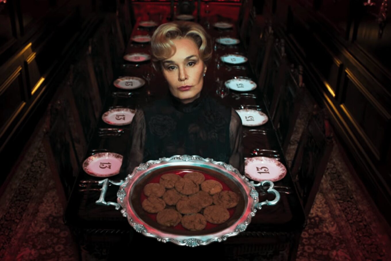 Lange revine în AHS: Sezon nou cu personaje iubite